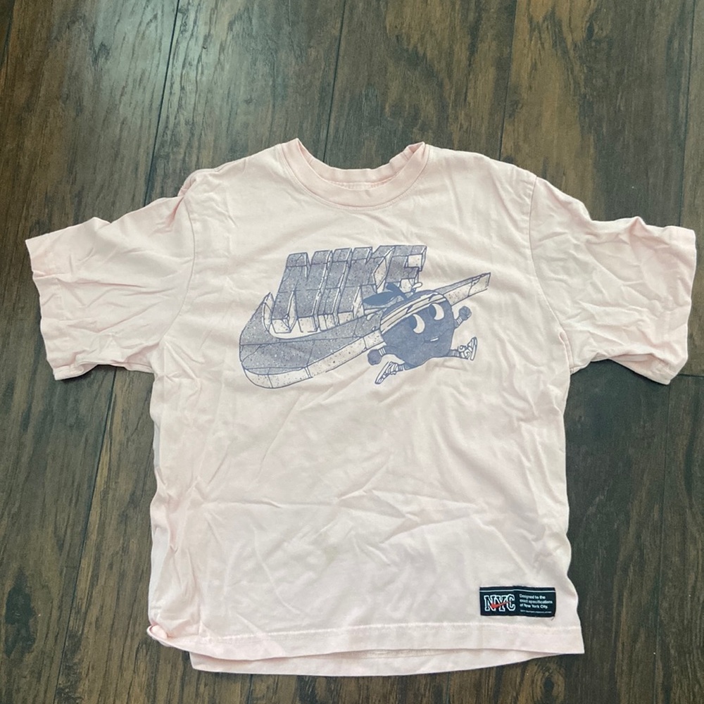 Women’s short sleeve Nike shirt